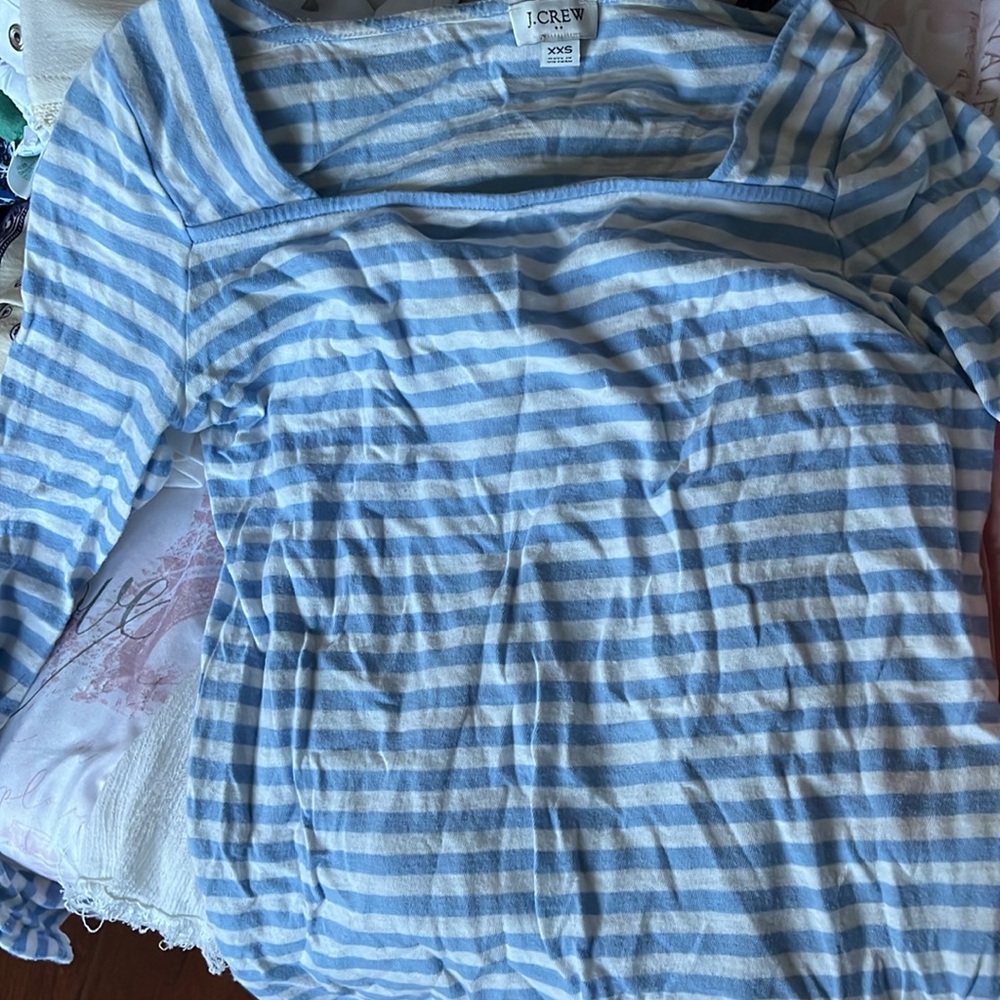 J CREW TOP - Picture 2 of 3